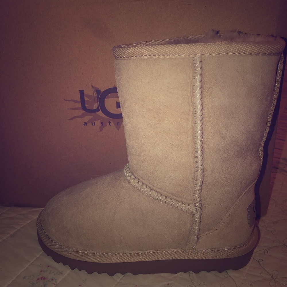 Kids UGG Classic Boot in sand color!